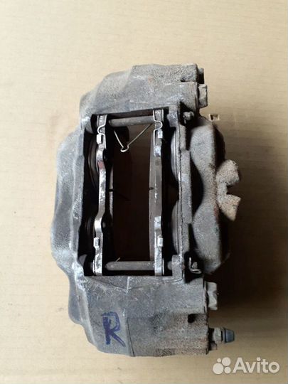 Суппорт передний правый Toyota Hilux 2005-2015