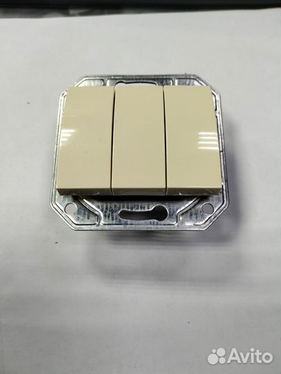 Механизм выключателя 3-клав крем 910223-М Profitec