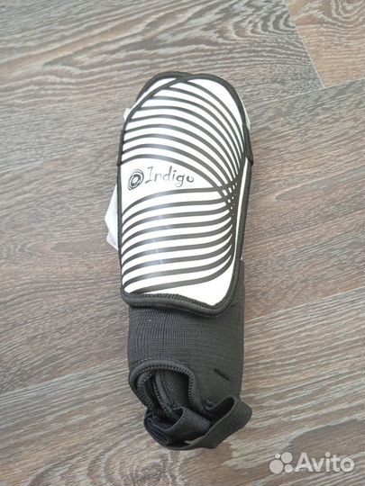 Щитки футбольные