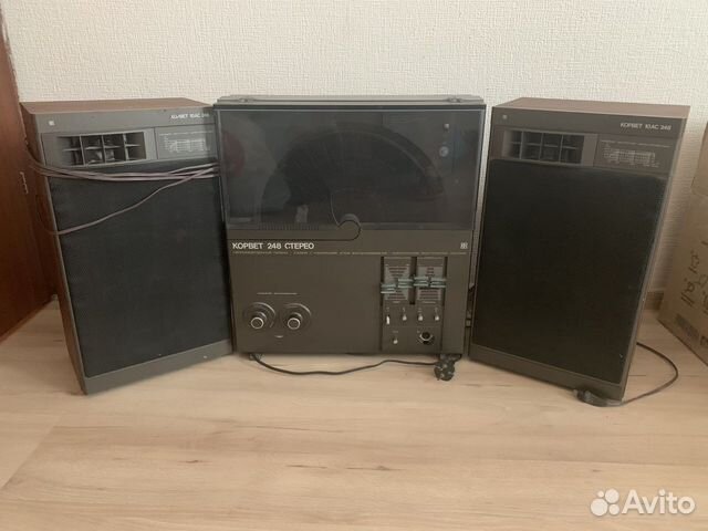 Проигрыватель винила Корвет с колонками