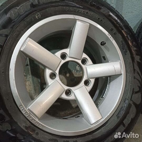 Лето 205.70.R15 на ниву