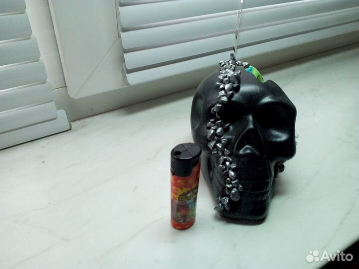 Тематика хэллоуин: череп, волчек