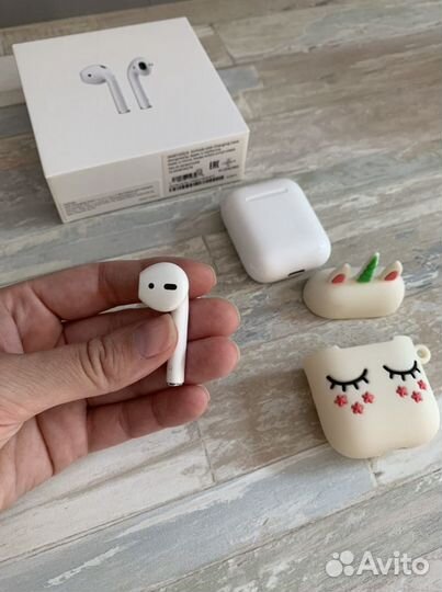 Беспроводные наушники apple airpods 1