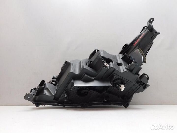 Фара правая Lexus LX570