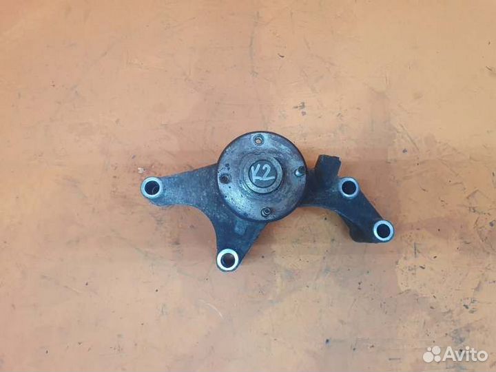 Кронштейн обводного ролика Infiniti Qx56 JA60 5.6