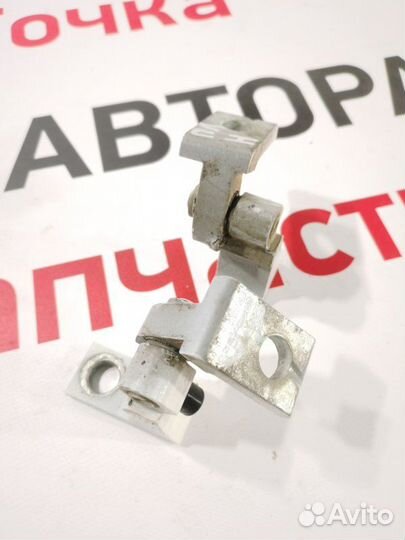 Петля двери передняя левая Volkswagen Polo седан