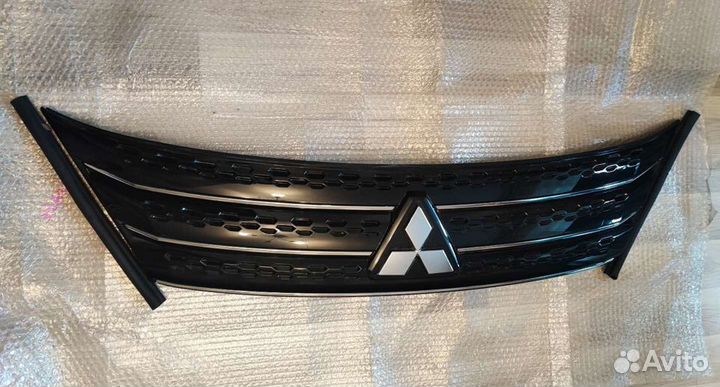 Решетка радиатора Mitsubishi Outlander 4 GM 2022