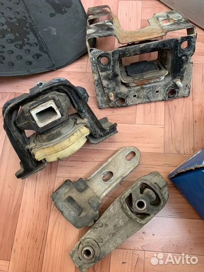 Подушки двигателя Citroen C-Elysse / Peugeot 301