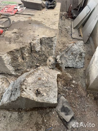 Разрушение скалы / валунов / бетона клиньями