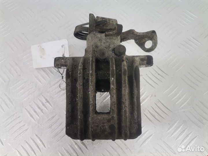 Суппорт задний правый для Audi A4 B5 8E0615424