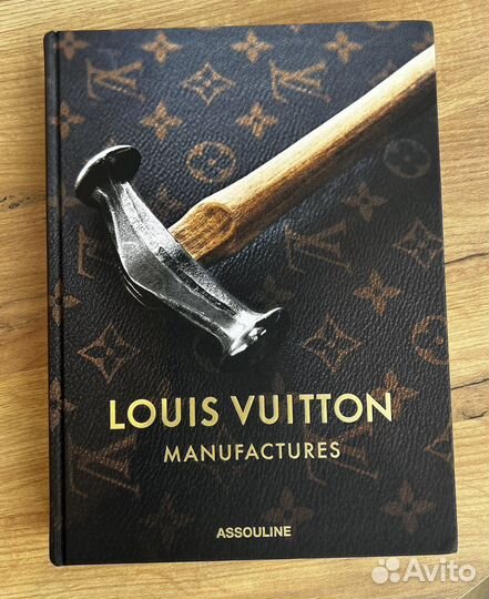 Коллекционная книга Louis Vuitton Manufactures
