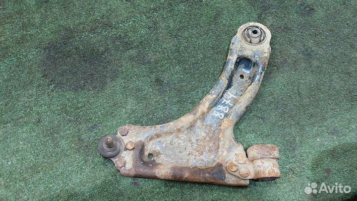 Рычаг передний нижний правый Corsa C 1.2