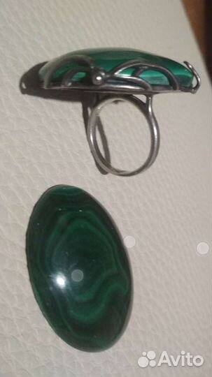 Кольцо с камнем малахит