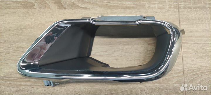 Декоративная накладка в задний бампер BMW