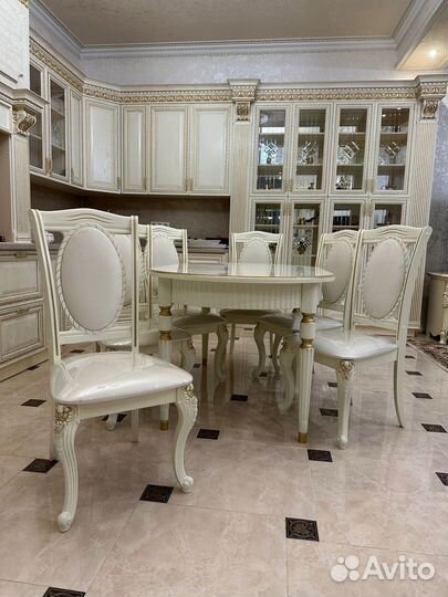 Столы и стулья