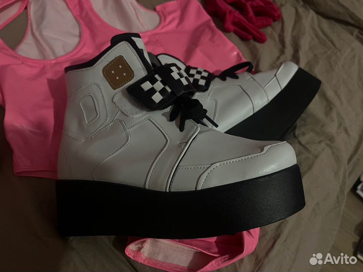 Косплей Алисы из игры Nikke