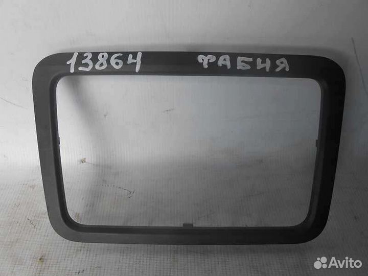 5J0858069A Рамка магнитолы skoda Fabia 2008-2015
