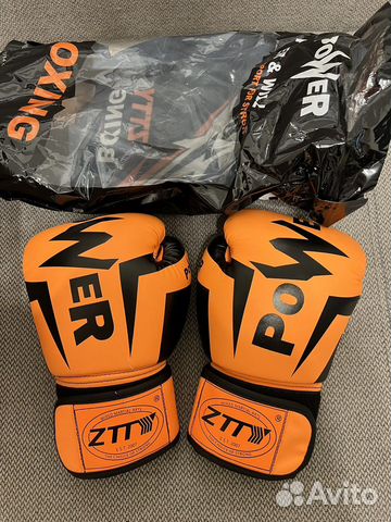 Боксерские перчатки 10 oz новые