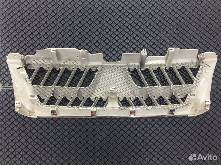 Решетка радиатора под окрас Mitsubishi Pajero III