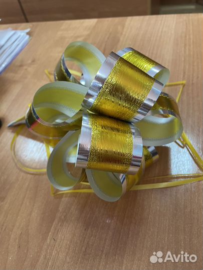 Бант для украшения подарков