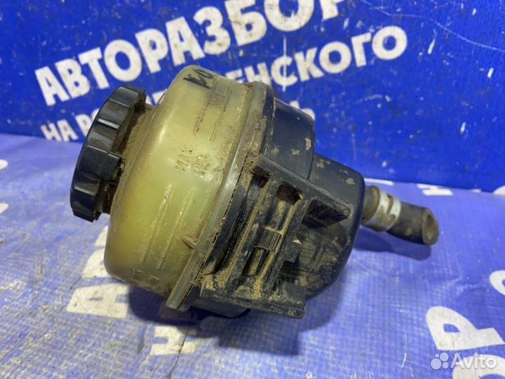 Бачок гидроусилителя Toyota Camry Prominent 4VZ-FE