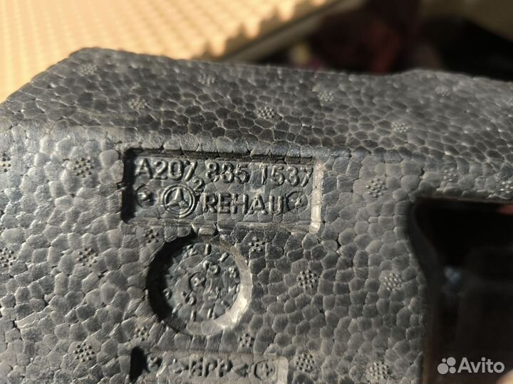 Наполнитель переднего бампера Mercedes Benz C207