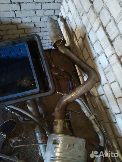 Глушитель в сборе на cadillac Escalade новый