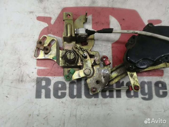 Активатор двери задний левый Toyota Hiace LH107G