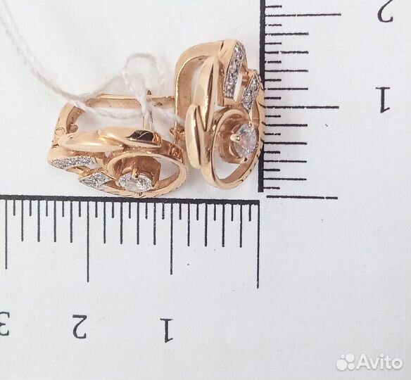 Серьги с синтетическим камнем Золото