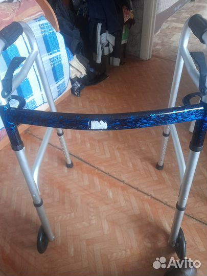 Ходунки для взрослых с колесами