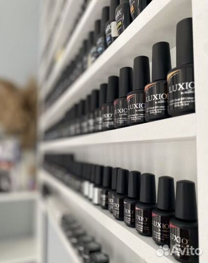 Гель лаки для маникюра бу Luxio