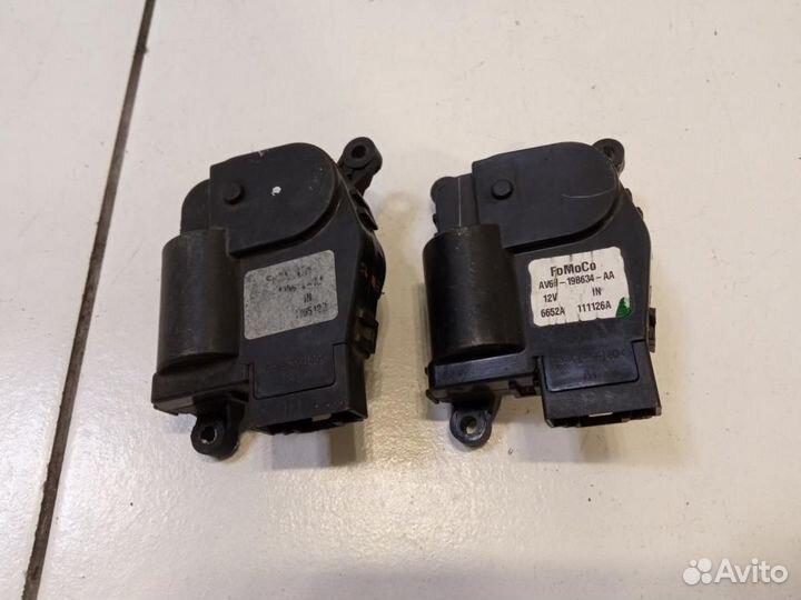 Сервопривод заслонок печки Ford Focus 3 CB8
