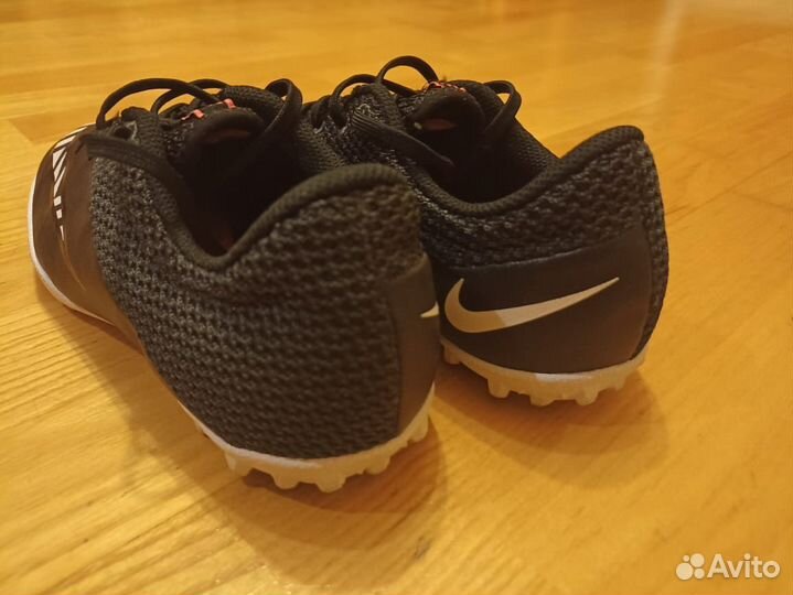 Новые футбол бутсы-сороконожки Nike раз 37(23,5см)