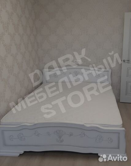 Кровать массив