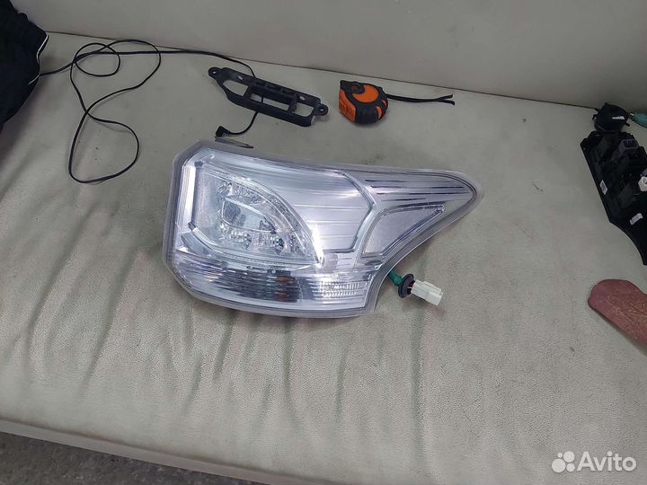 Фонарь Mitsubishi Outlander 3