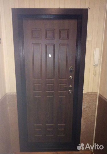 Дверь входная в квартиру