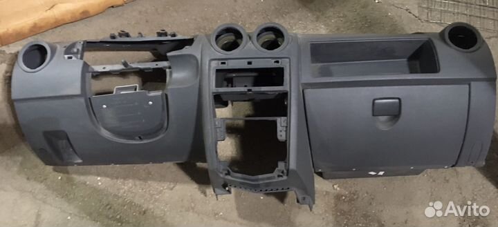 Торпедо Renault Logan новое