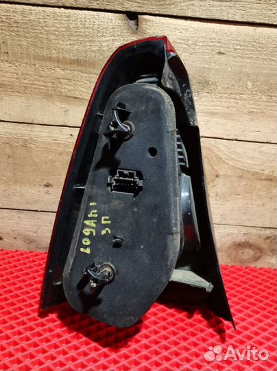 Фонарь задний правый Renault Logan