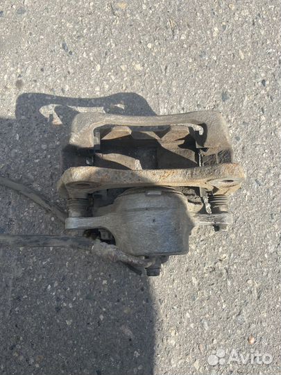 Суппорт тормозной передний левый Kia Optima 3