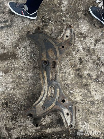 Подрамник балка Toyota Rav4 XA20 2000-2006