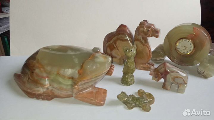 Фигурки лягушка(жаба), верблюд и часы из оникса
