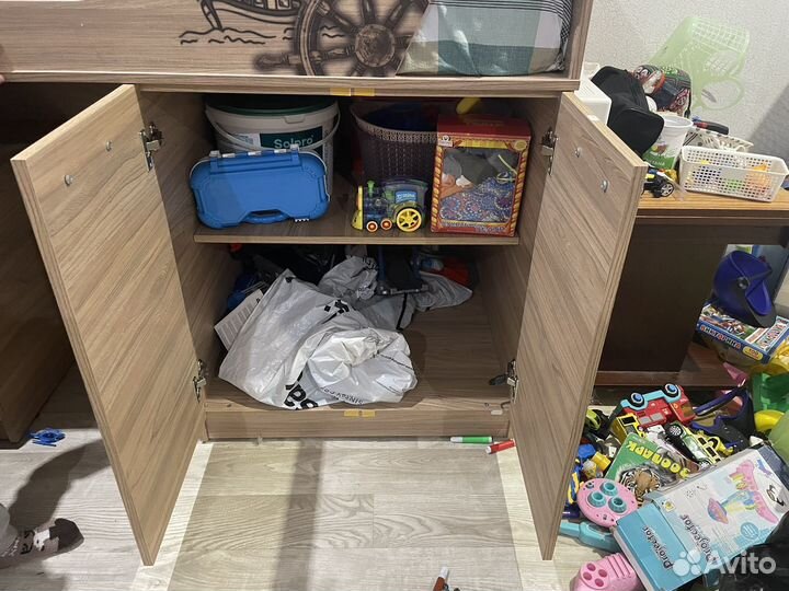 Детская кровать чердак со столом и шкафом