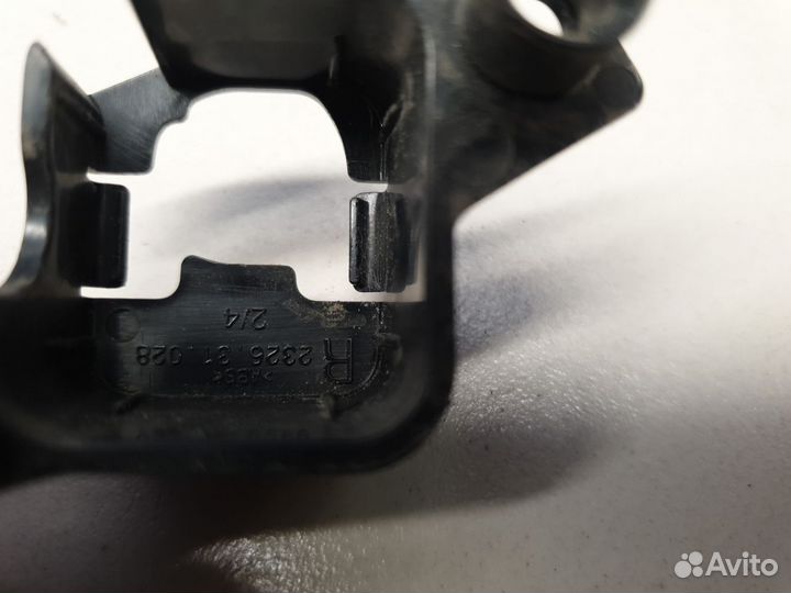 Кронштейн зеркала правого Renault Logan 2 2014