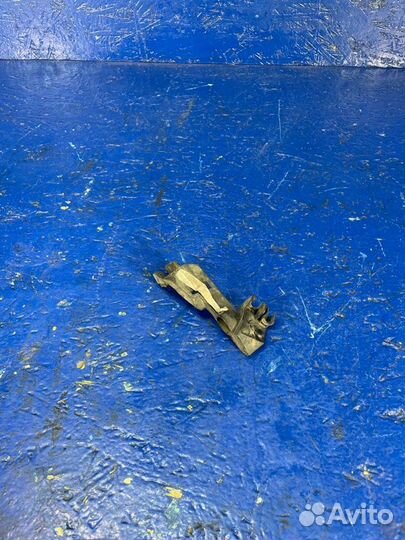 Защита датчика абс передняя правая Mercedes-Benz