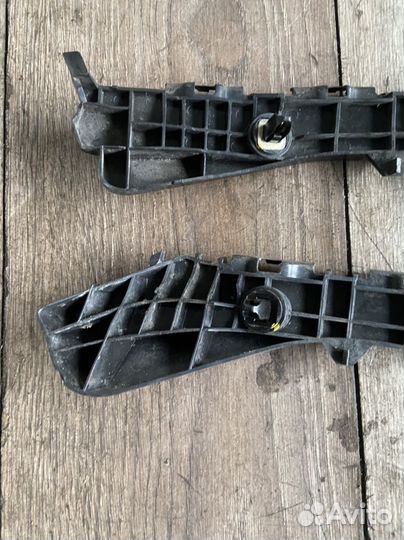 Крепление заднего бампера правое Toyota Auris E150