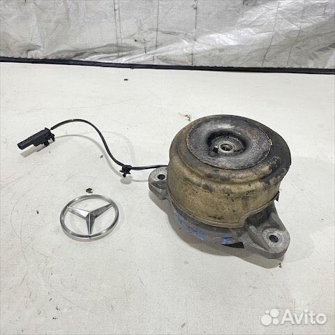 Подушка двигателя левая Мерседес x204 GLK