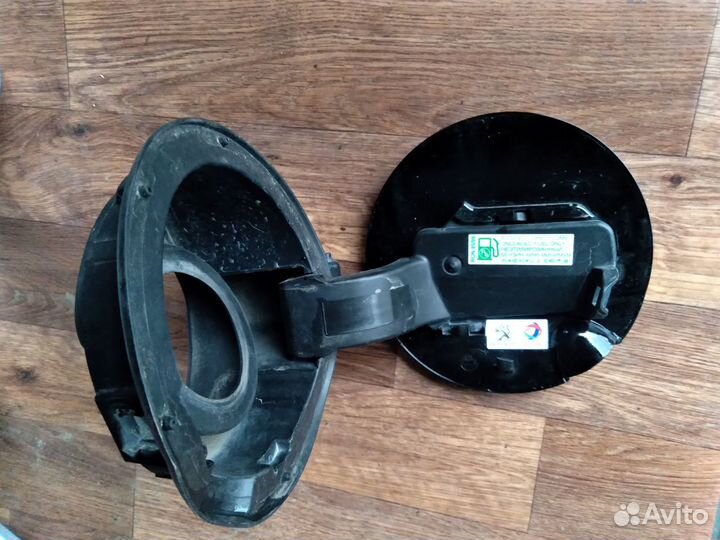 Лючок бензобака Peugeot 408