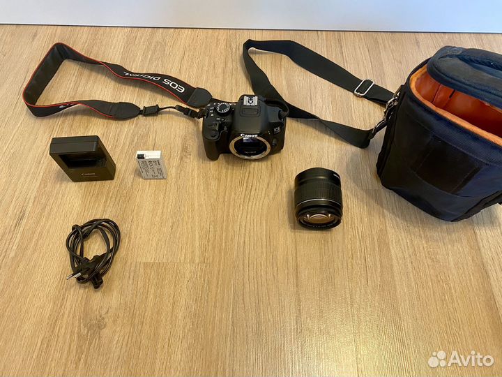 Зеркальный фотоаппарат Canon EOS 650D