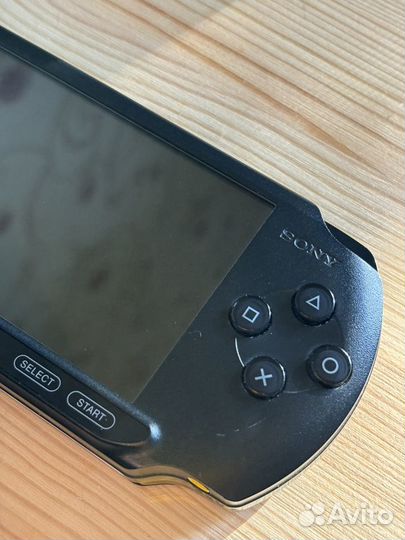 В наличии Sony PSP E1008 Street прошитая с играми