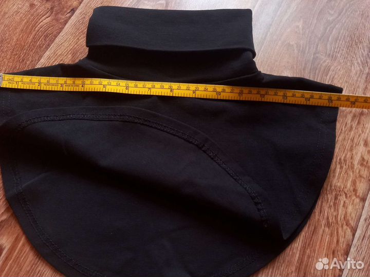 Шапки много